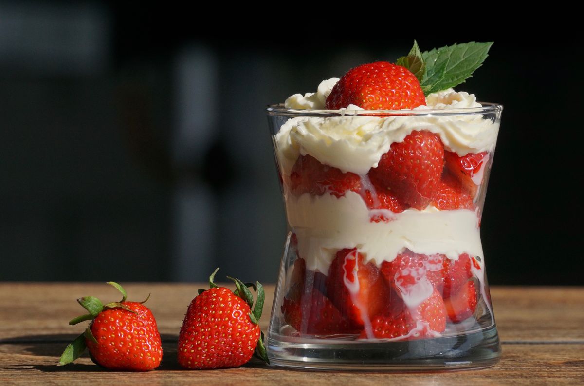 Illustrative food photograph: strawberry yogurt cups with a quick oat crumble