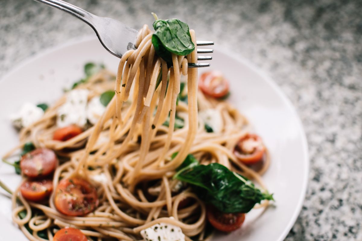 Illustrative food photograph: lemon and spinach spaghetti for two